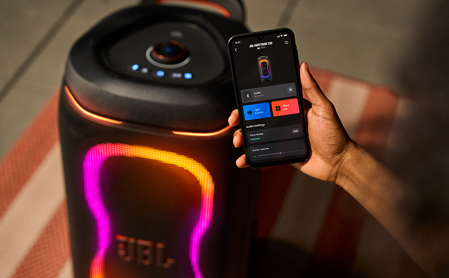 JBL PartyBox 330 Adaptive futuristic lightshow - Image