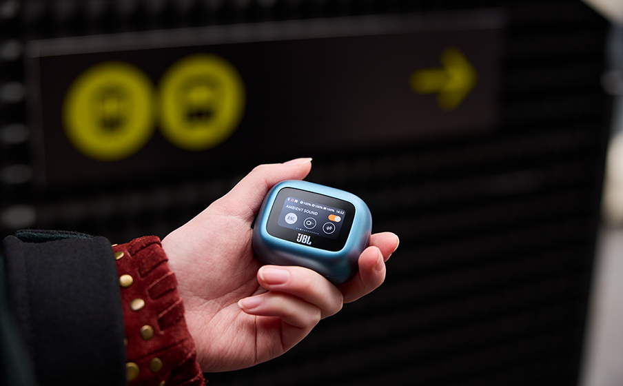 JBL Live Buds 3 Convenient Smart Charging Case&trade; for app-free control - Image