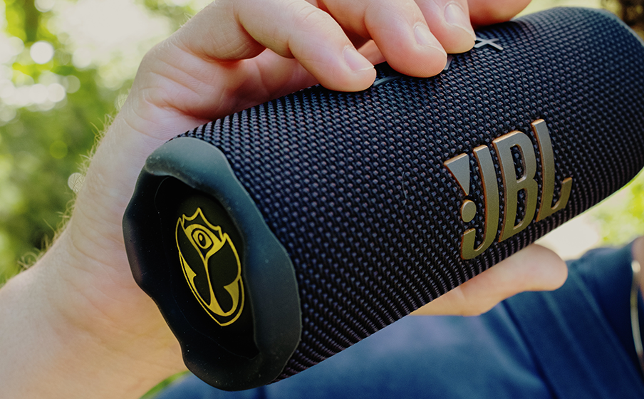 JBL Flip 7 Tomorrowland Multi-speaker connection by Auracast™ - Image