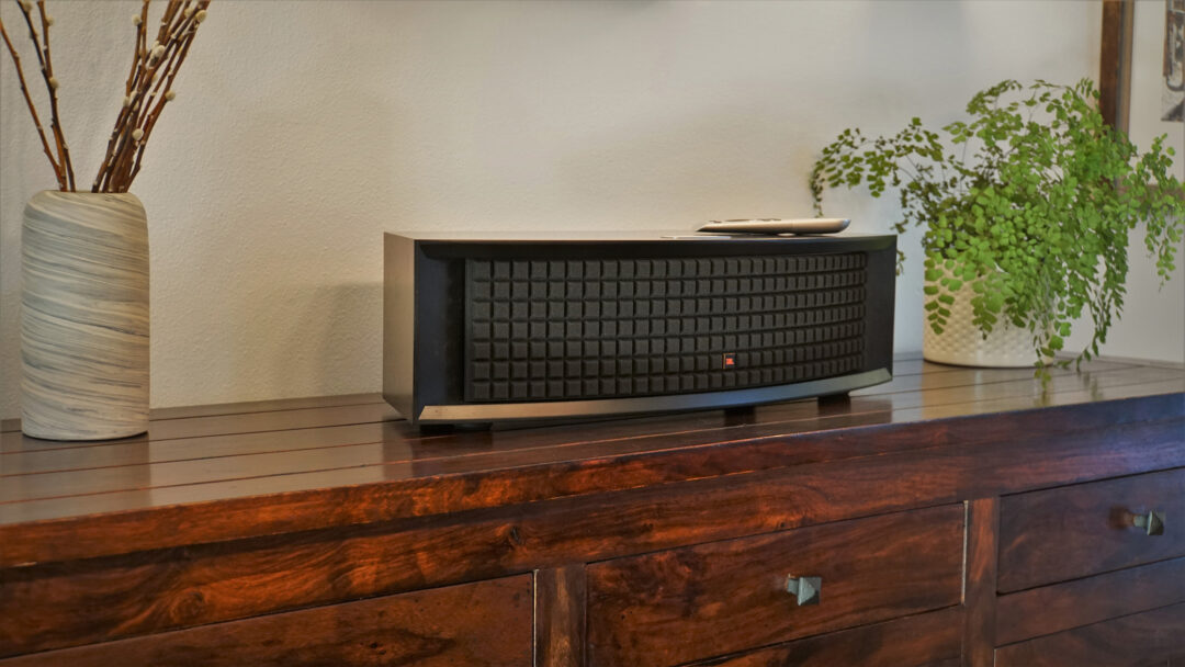 LB Tech Reviews: Retro-chic table speaker